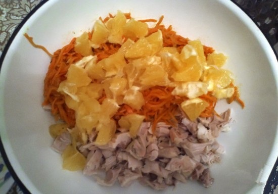 Куриный салат с корейской морковью и апельсинами