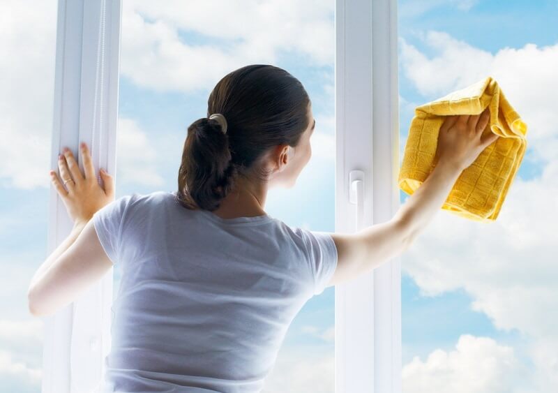 Как правильно очистить пластиковые окна после ремонта