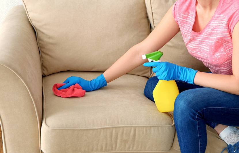 Проверенные средства для чистки дивана